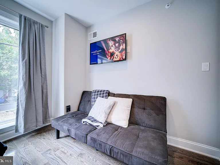 1513 S Lambert St — Photo 11