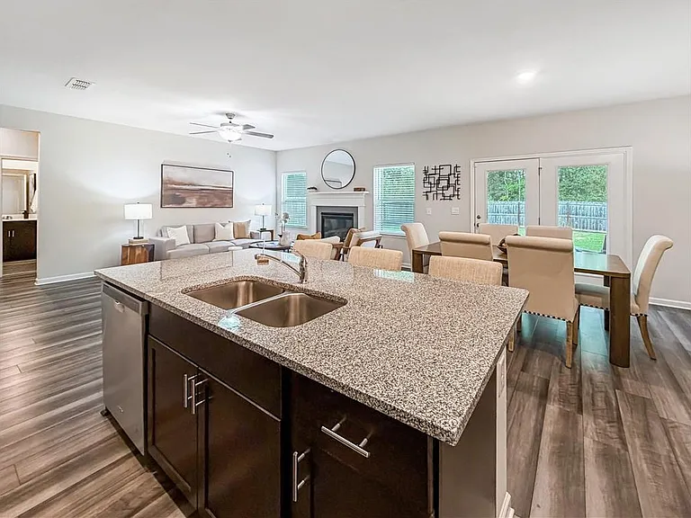 5836 Hackberry Ln — Photo 10