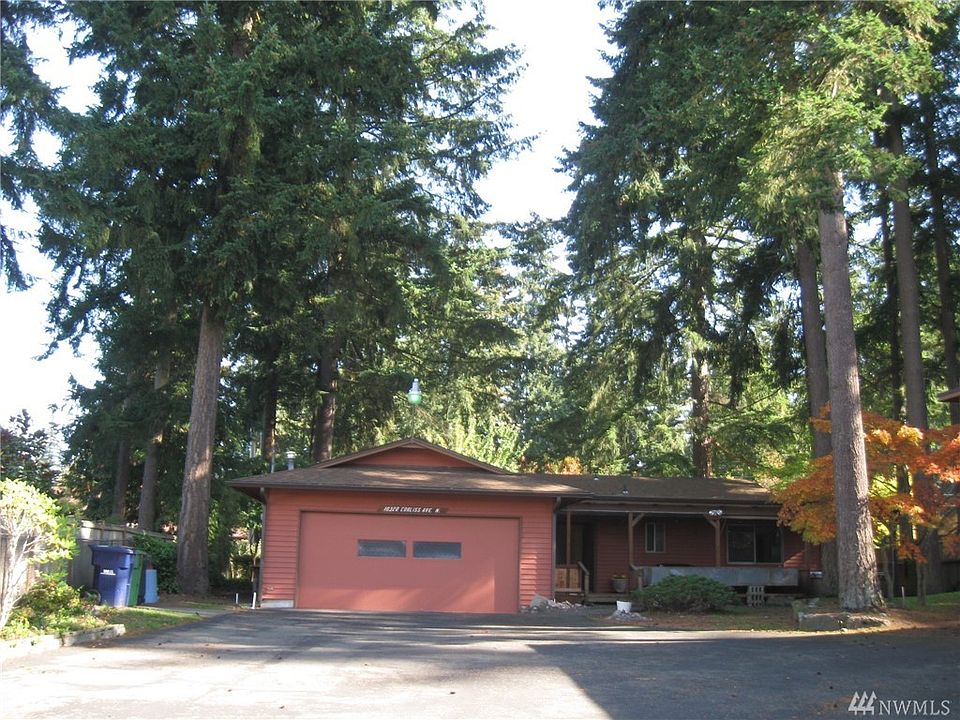 A Peaceful Sanctuary on a street to street lot accessed by a private drive!