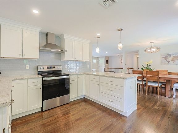 3rd image of 134 W Bacon St