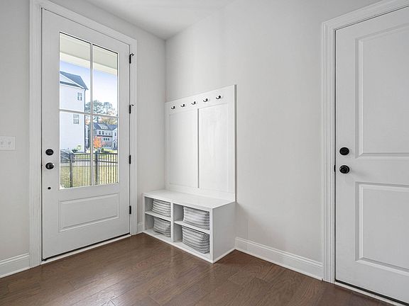 3rd image of 811 Amley Pl