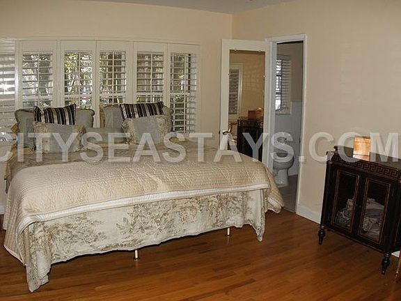 4th image of 2609 Acacia Ct