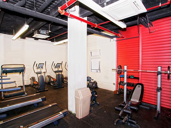 5th image of 960 Willoughby Ave #3FF