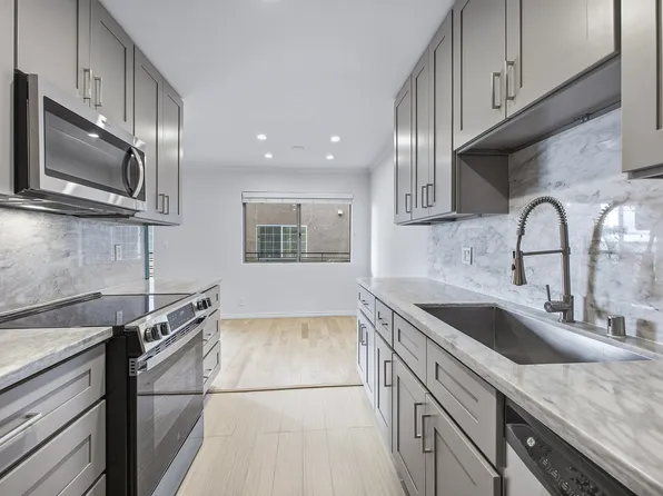 11726 Montana Ave #4A, Los Angeles, CA 90049