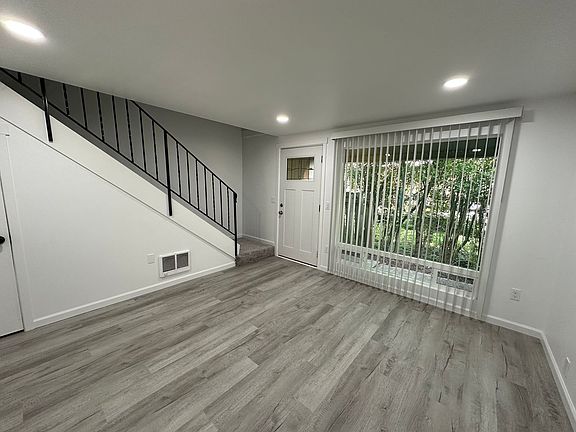 2nd image of 1527 Santiam Rd SE #3