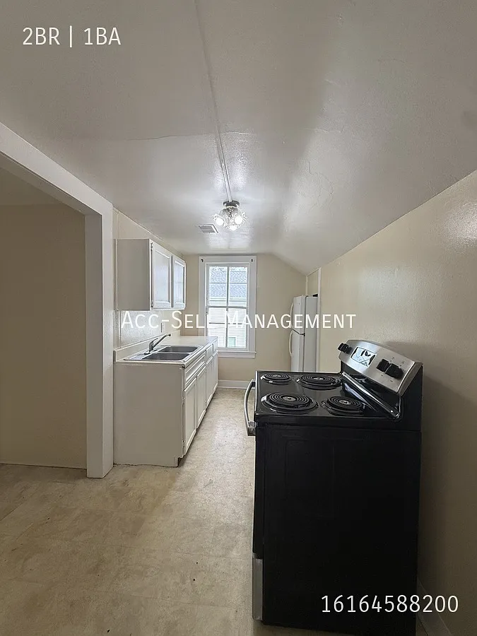 2BR/1BA Upper Apartment Near Downtown GR at 847 Bridge NW #2, Grand Rapids, MI 49504 — Photo 4