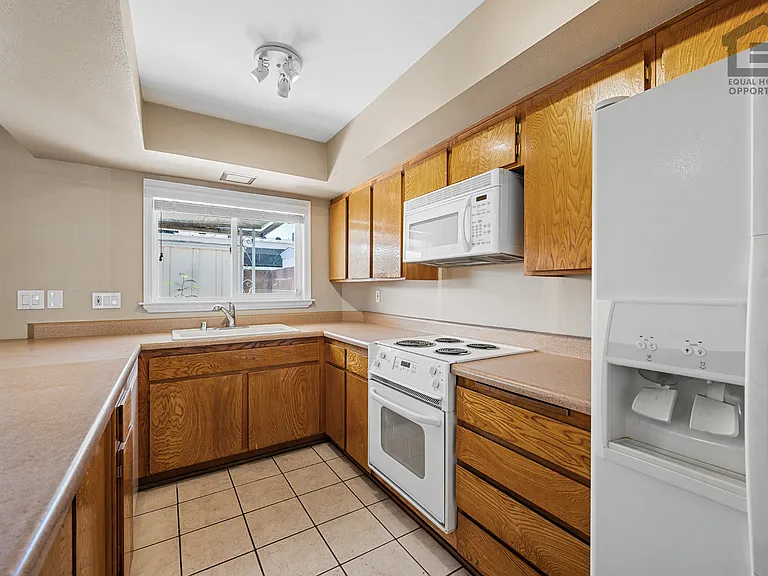 1533 W Hazelwood St — Photo 13