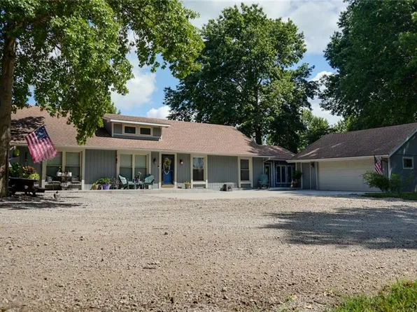 38202 E Old Pink Hill Rd, Oak Grove, MO 64075