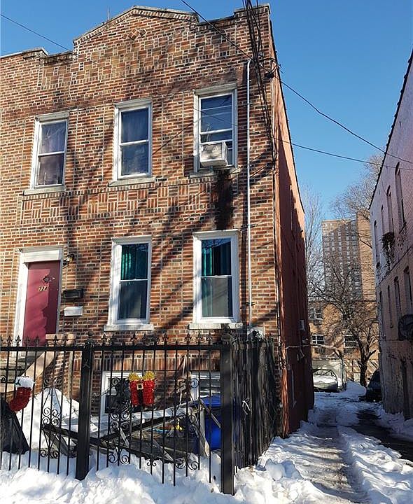 1st image of 724 Taylor Ave