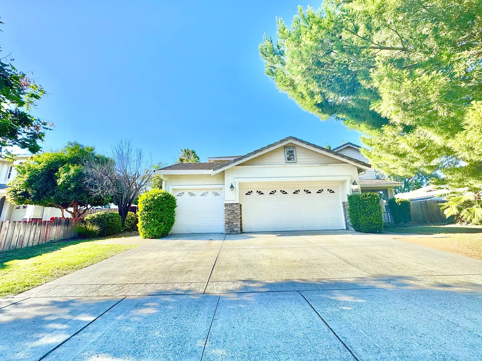 1207 Silverton Way - SFH — Photo 1