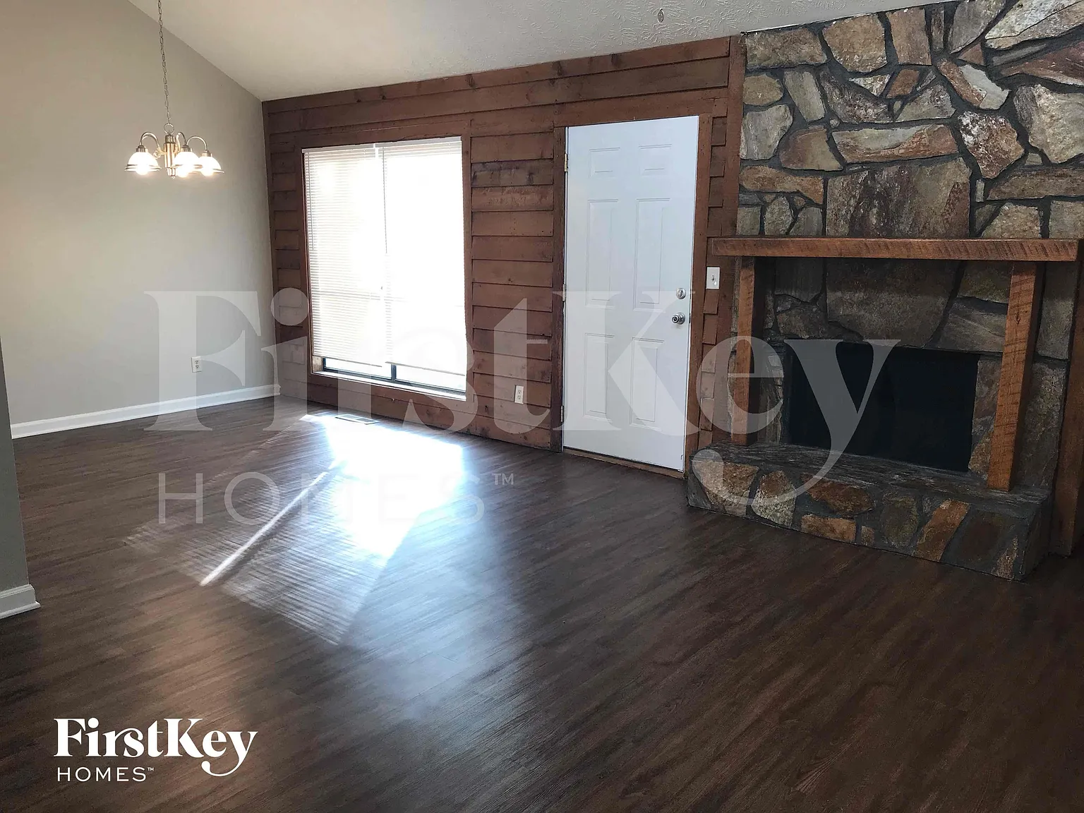 3 bed, 2.0 bath, 1375 sqft, $2,080 — Photo 2