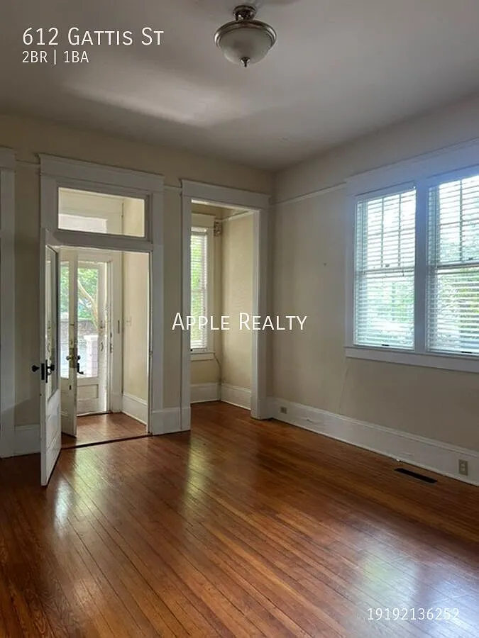 612 Gattis St - Gorgeous 2 Bedroom Craftsman house: Burch Avenue Neighborhood! — Photo 3