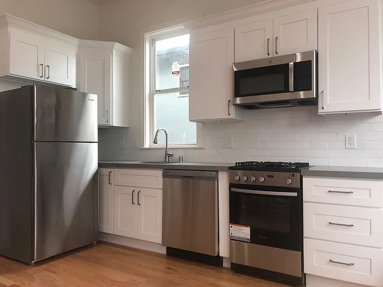 2060 San Antonio Ave — Photo 3