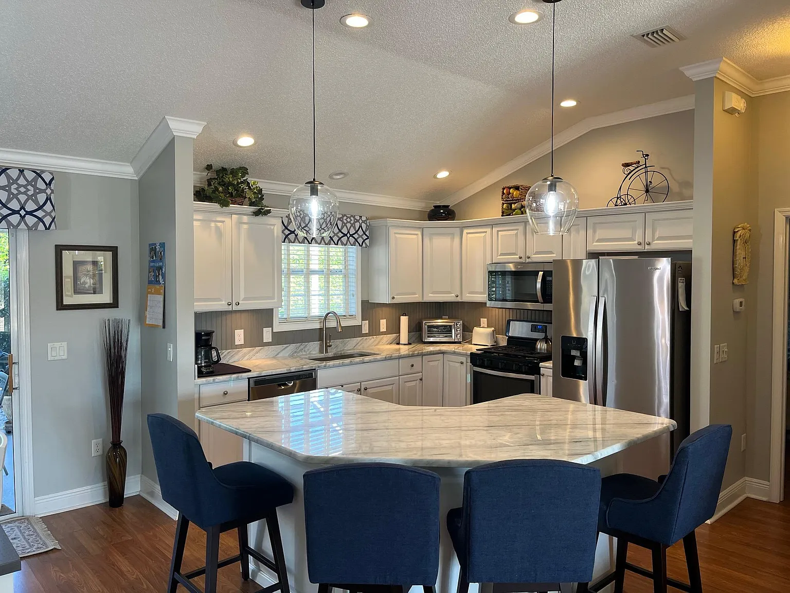 3 bed, 1392 sqft, $1,700 — Photo 2