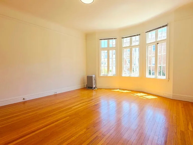 2800 Filbert St — Photo 17