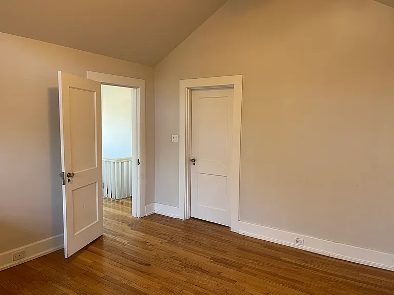 931 Fortwood St — Photo 3