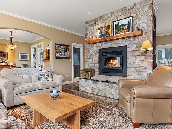5th image of 380 Dewdney Ave