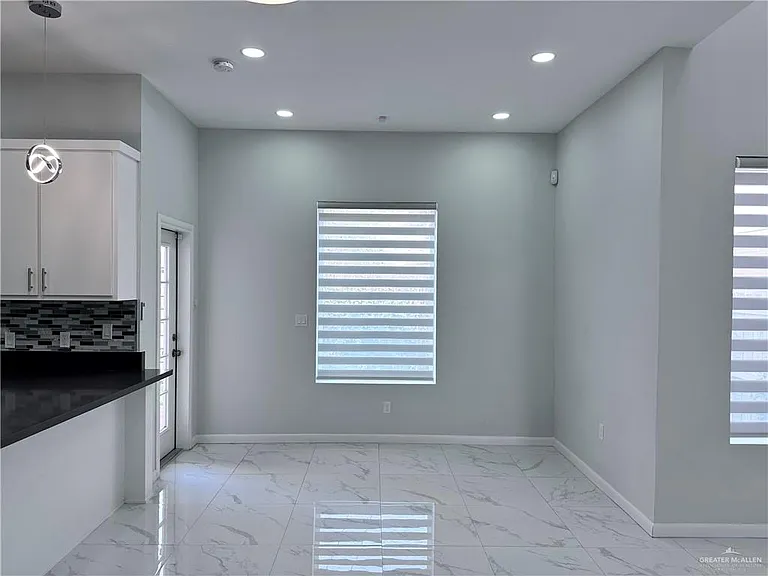 1905 Sunset Dr — Photo 5