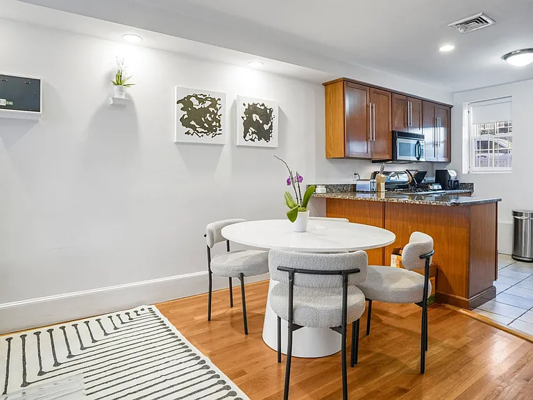 5 Dartmouth Pl #1 — Photo 6