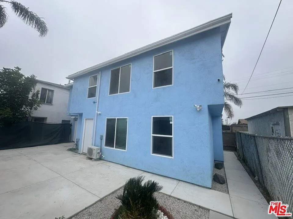 3 bed, 3.0 bath, 1257 sqft, $3,400 — Photo 3