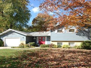 118 Rainbow Dr, Dundee, IL 60118