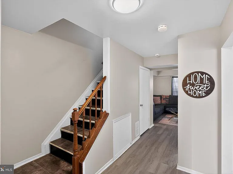 2523 Robinson Pl — Photo 17