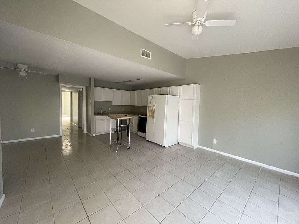 1st image of 1014 Graham Dr APT J3