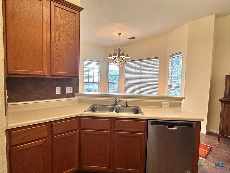 2050 Lisa Ln — Photo 8
