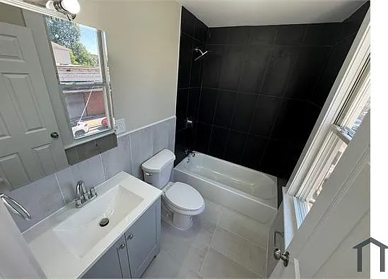 28 Wainwright St #2 — Photo 5