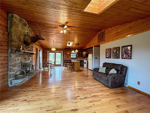 3rd image of 110 Zetta Ln