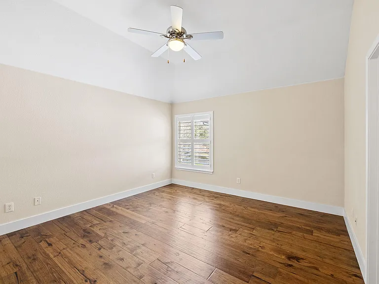 8112 Cobblestone — Photo 31