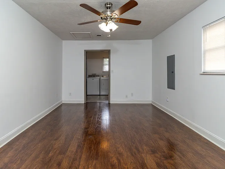 2821 Vicksburg Ln — Photo 25
