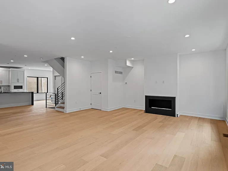 706 Latona St #G — Photo 10