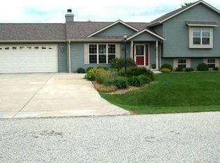 107 Woodfield Dr, Eagle, WI 53119