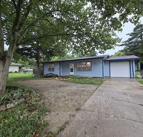 635 N Andover Rd — Photo 1