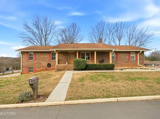 1501 Woodbury Ct, Maryville, TN 37803