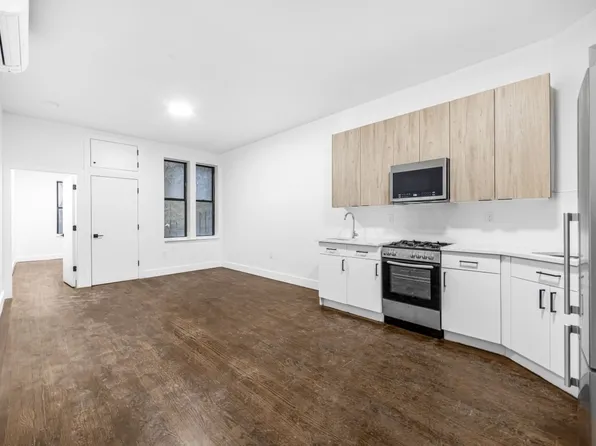 647 Willoughby Avenue image 1 of 7