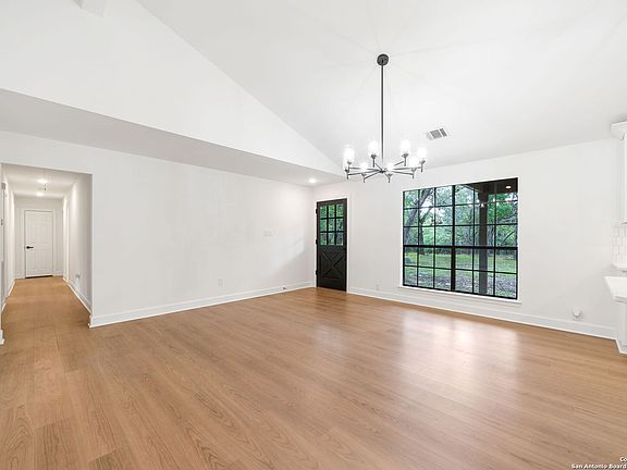 4th image of 402 Elm Hollow