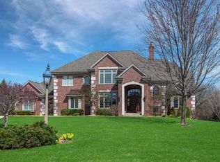 W286N3284 Woodgate Ct, Pewaukee, WI 53072