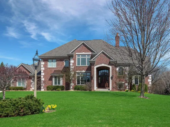 W286N3284 Woodgate COURT, Pewaukee, WI 53072