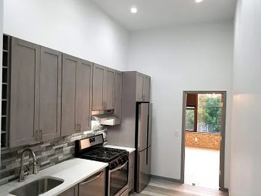 Rented by MCR Realty | media 54