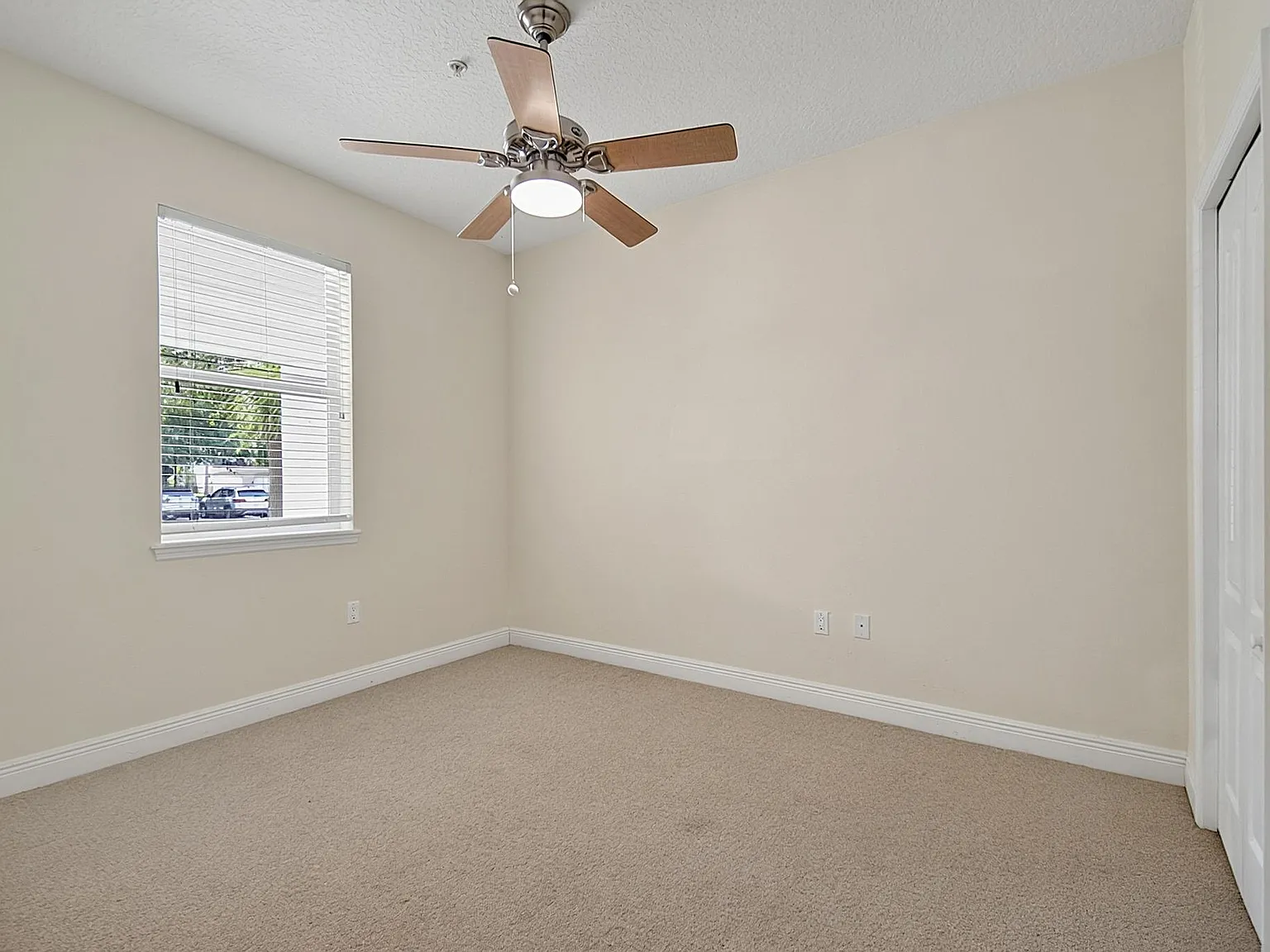 3 bed, 1283 sqft, $2,100 — Photo 4