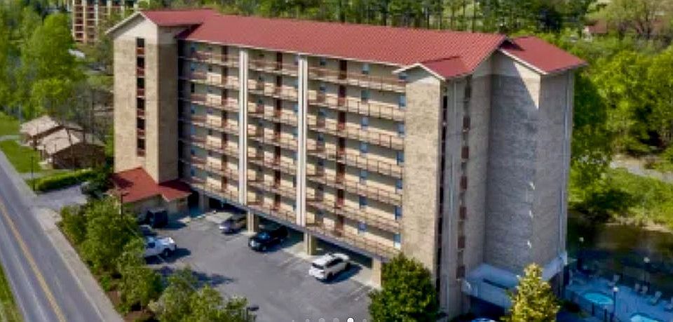 1st image of 3919 S River Rd #604