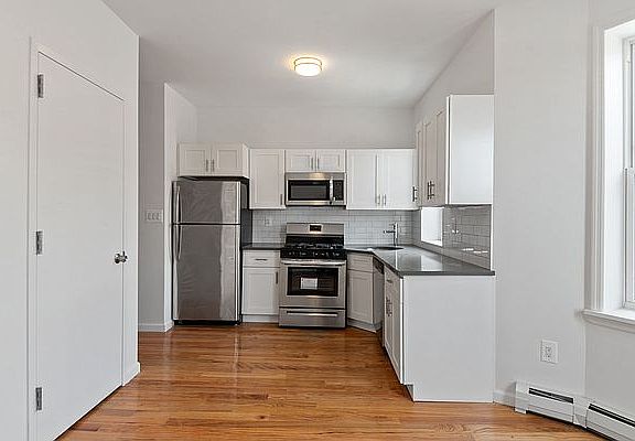 5th image of 657 Manida St Floor 3