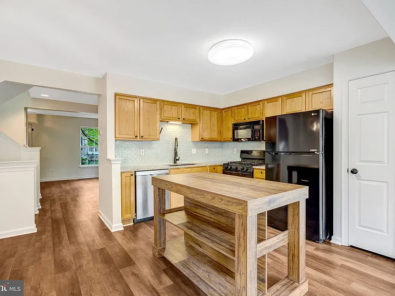 7057 Sauvage Ln — Photo 17