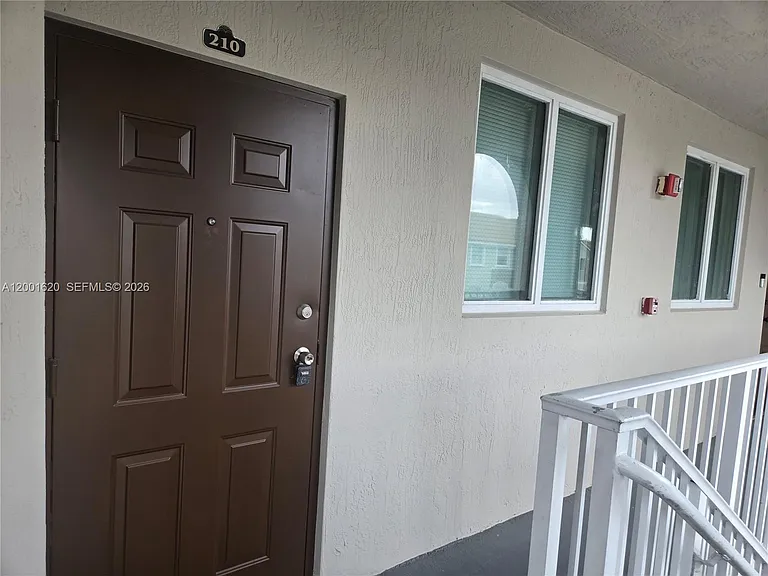 2731 SE 17th Ave #210 — Photo 1