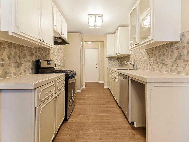 1375 N Williams St #207 — Photo 5