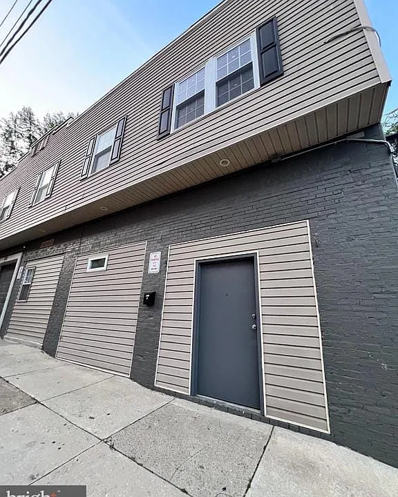 9 E 26th St #3