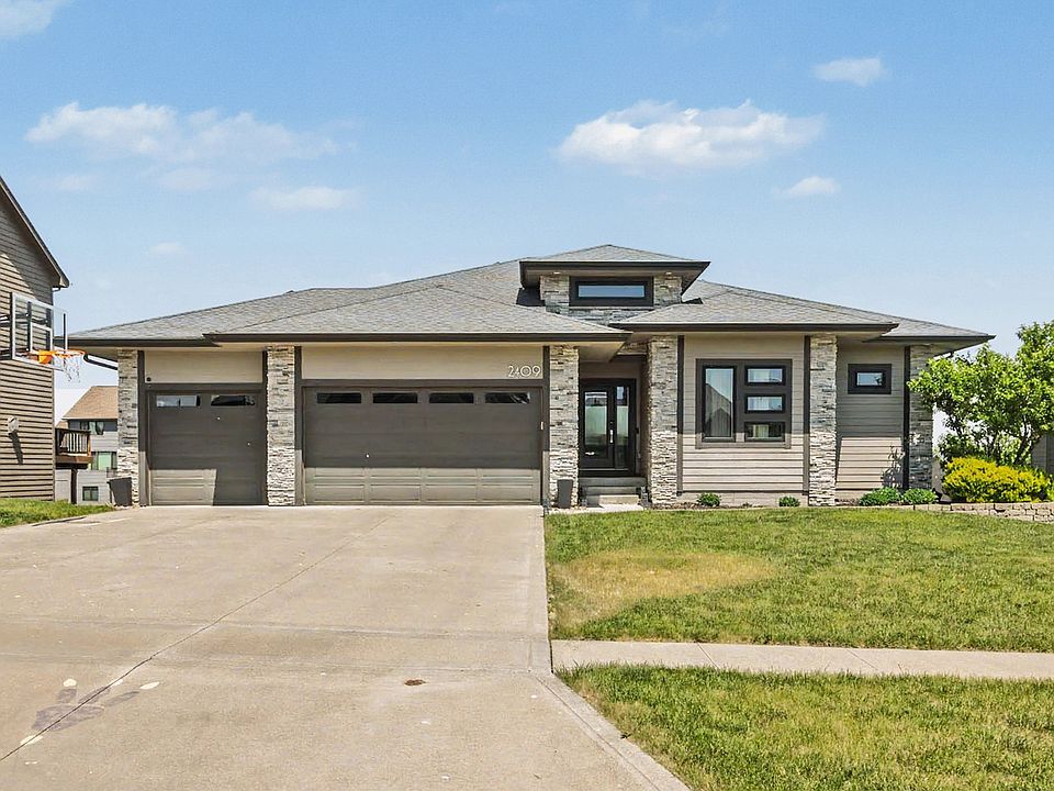1st image of 2409 NE 10th Ct