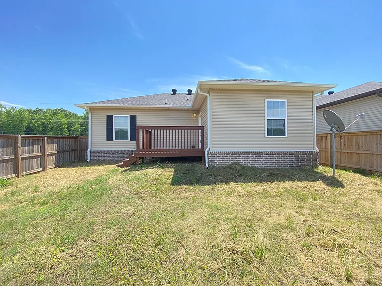2412 Loop Acres Dr — Photo 15